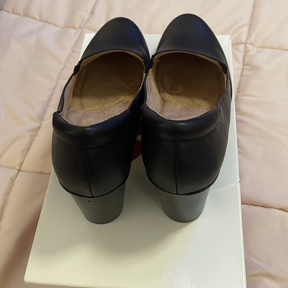 Naturalizer Classic Black Heels - Picture 3 of 5